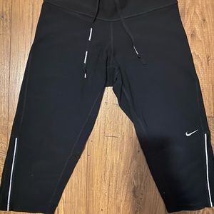 Black Nike running leggings crop